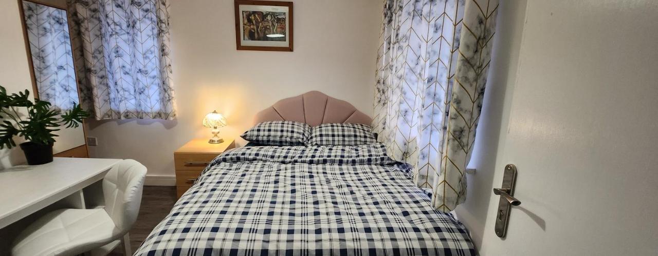 White House Ensuite Double Bedroom Warrington  Exterior photo