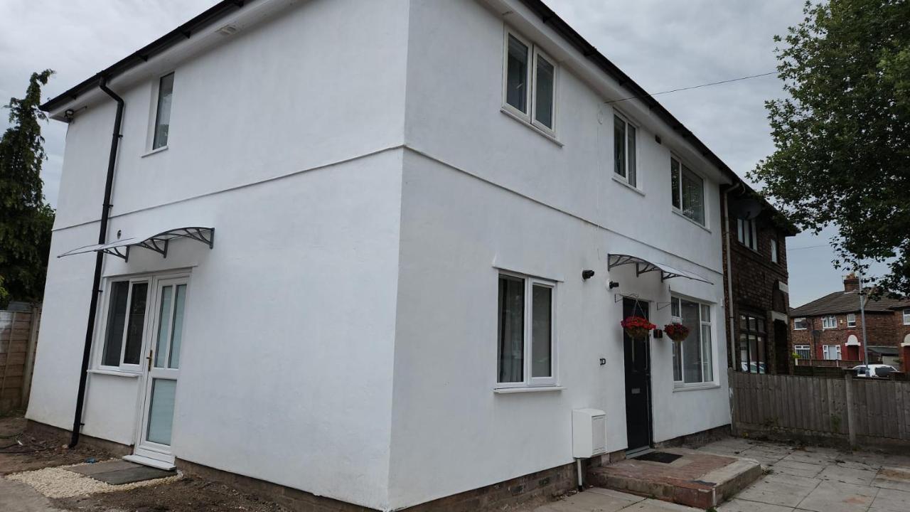 White House Ensuite Double Bedroom Warrington  Exterior photo