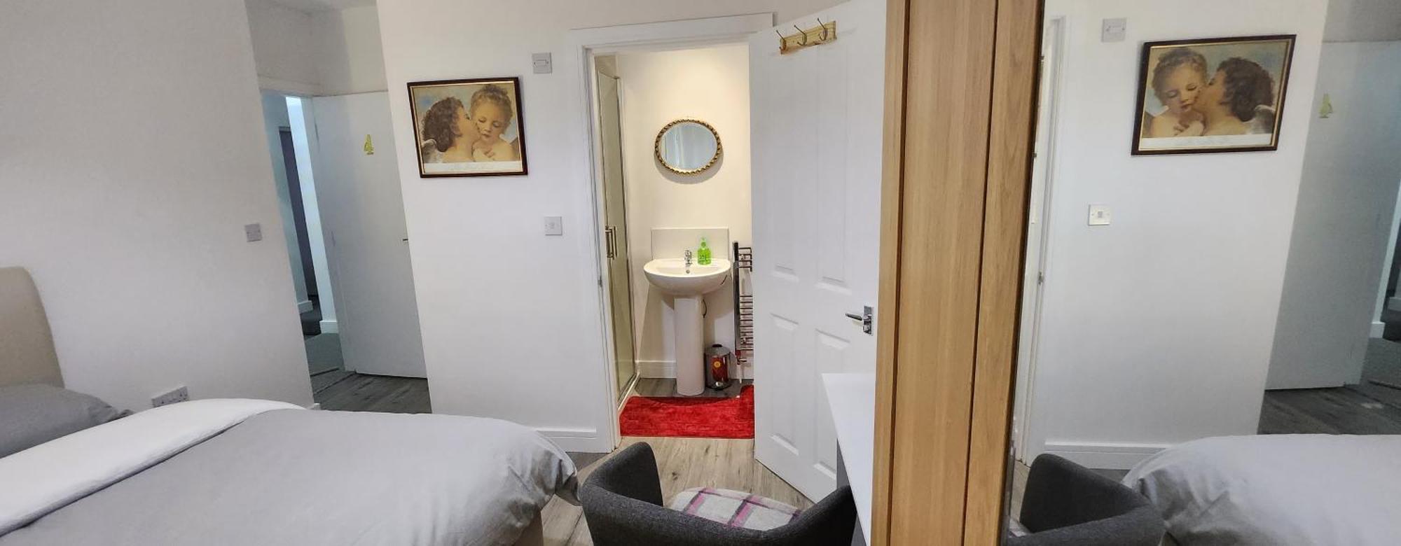 White House Ensuite Double Bedroom Warrington  Exterior photo