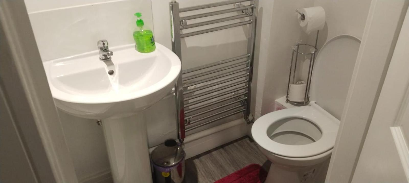 White House Ensuite Double Bedroom Warrington  Exterior photo